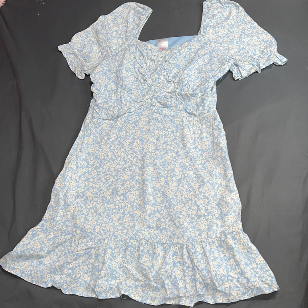 Light blue daisy dress 🩵🤍